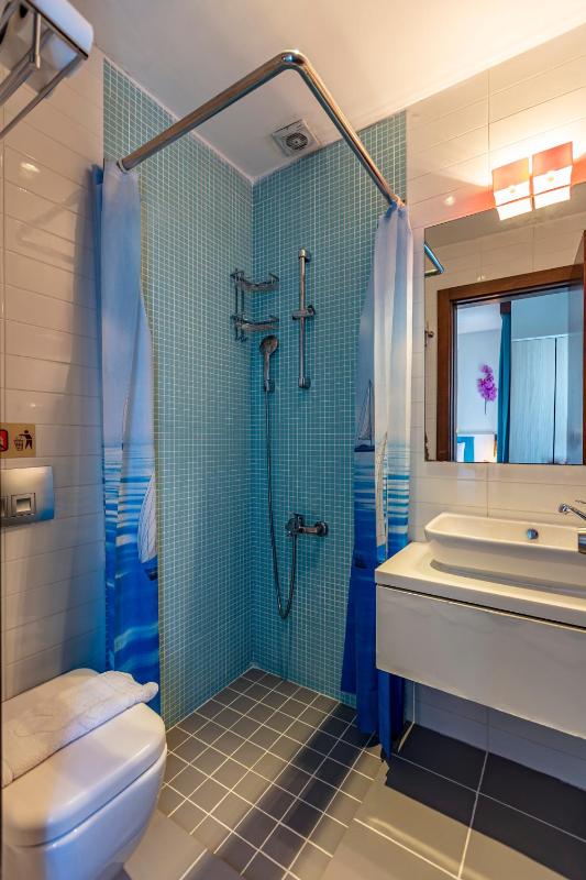 Deluxe Double Room with French Balcony image 2