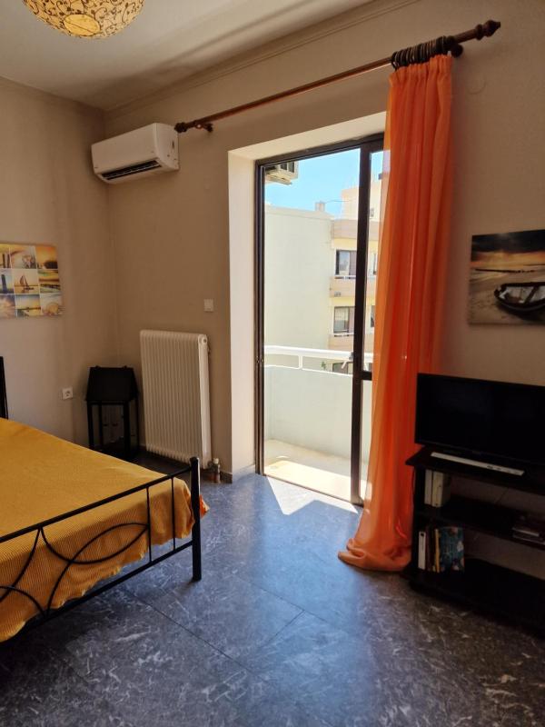 One-Bedroom Apartment image 3