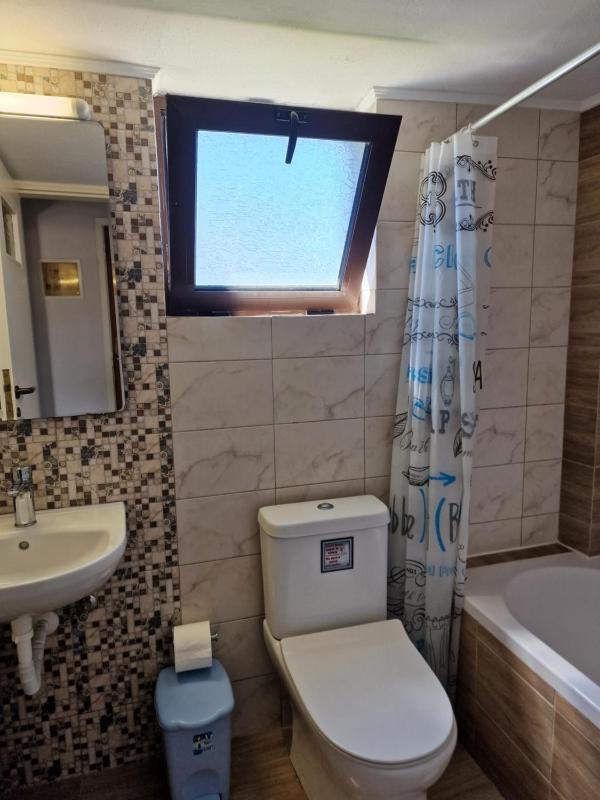One-Bedroom Apartment image 2