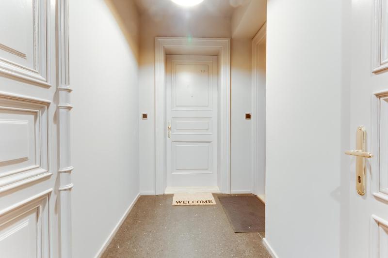 Deluxe Apartment image 2