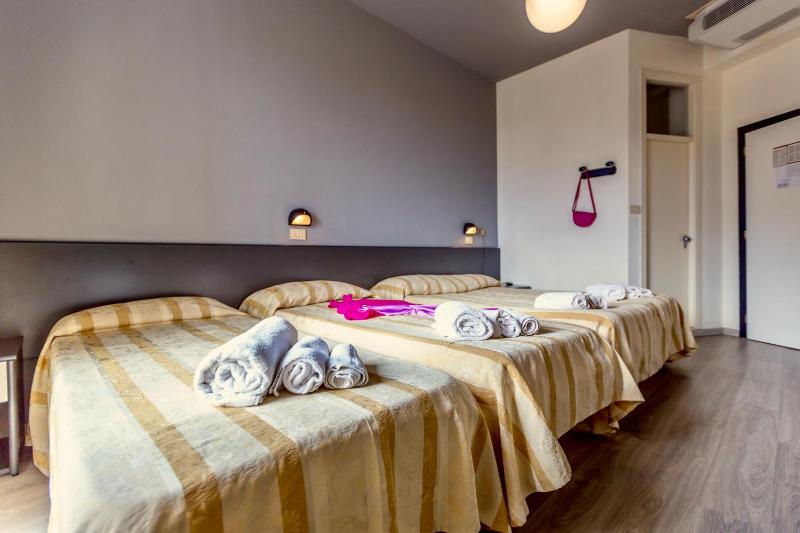 Classic Quadruple Room image 3