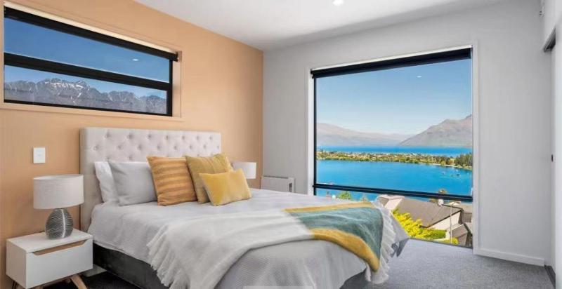 Magnificent Lakeview Modern Luxury - image 14