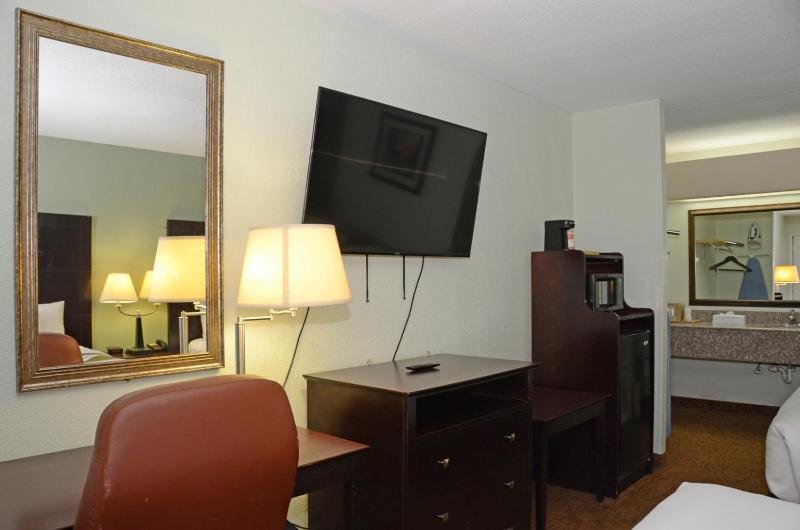 Double Room with Two Double Beds - Non-Smoking image 3
