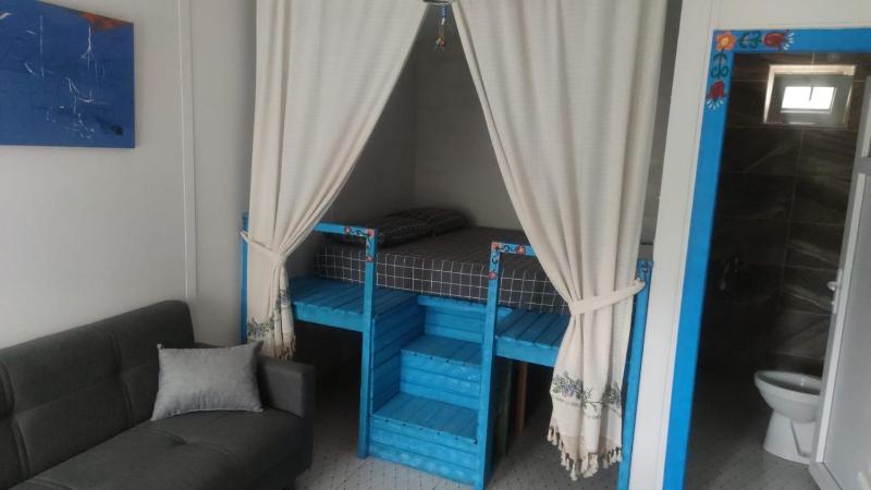 Family Room image 3