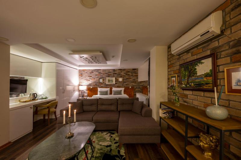 Junior Suite with Hot Tub image 3