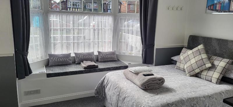 Family Room with Shower image 1