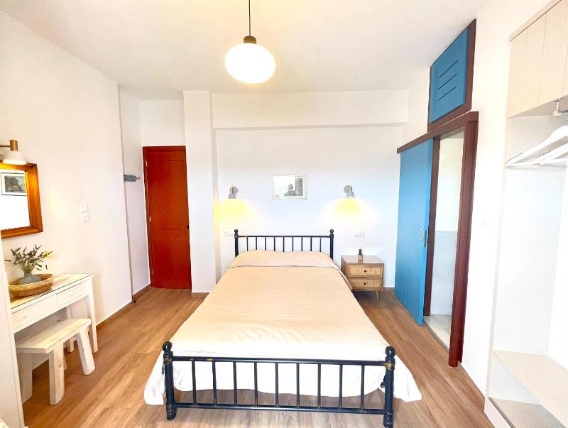 Double Room with Balcony and Sea View image 4