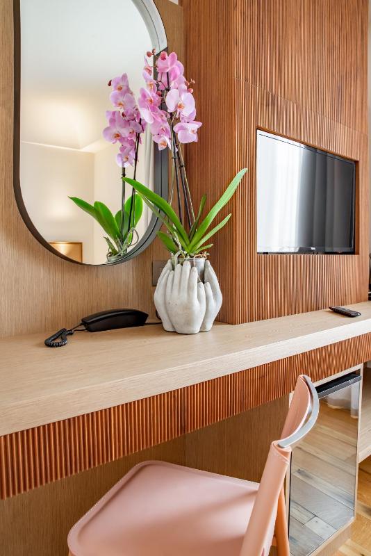 Superior Double Room with Sea View and Jacuzzi image 3