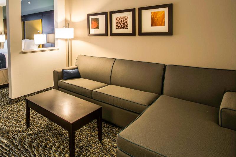 Queen Suite with Two Queen Beds - Non-Smoking image 3