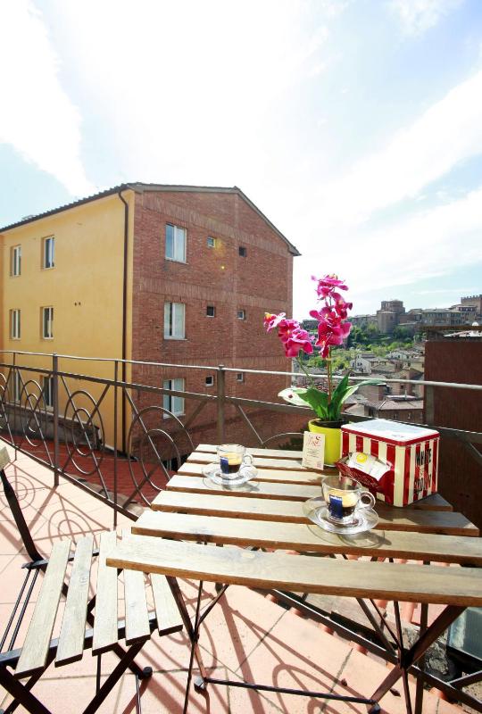 Double Room with City View image 2