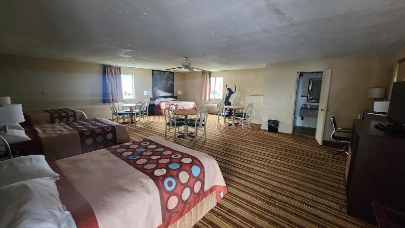 4 Double Beds, Studio Suite, Non-Smoking. image 3