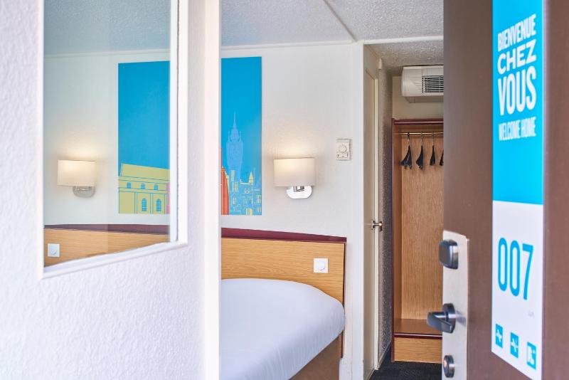 Double Room image 3