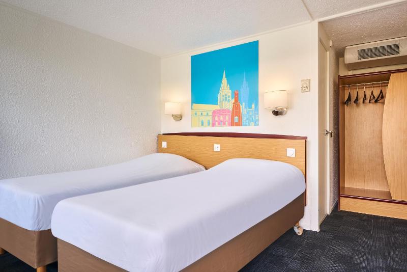 Twin Room image 2
