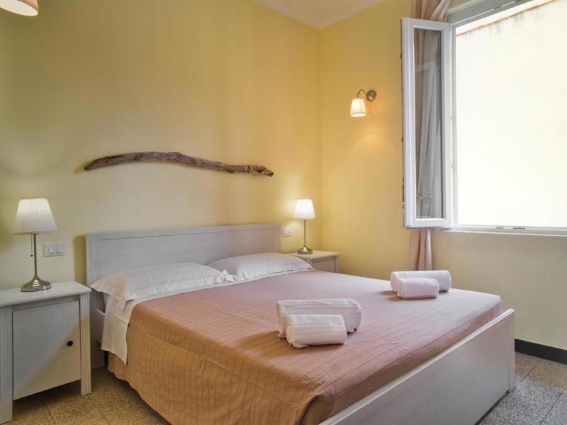 Double Room with Shared Bathroom image 2