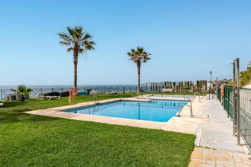 Spectacular Sea views parking and pool - image 8