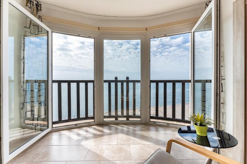 Spectacular Sea views parking and pool - image 6