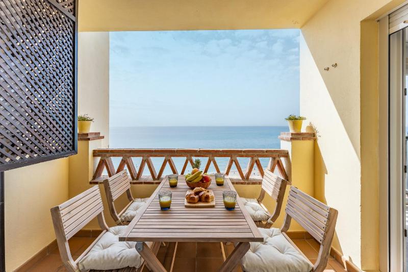 Spectacular Sea views parking and pool - image 15