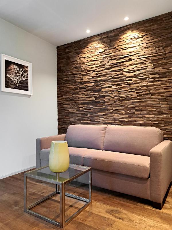 Family Room image 3
