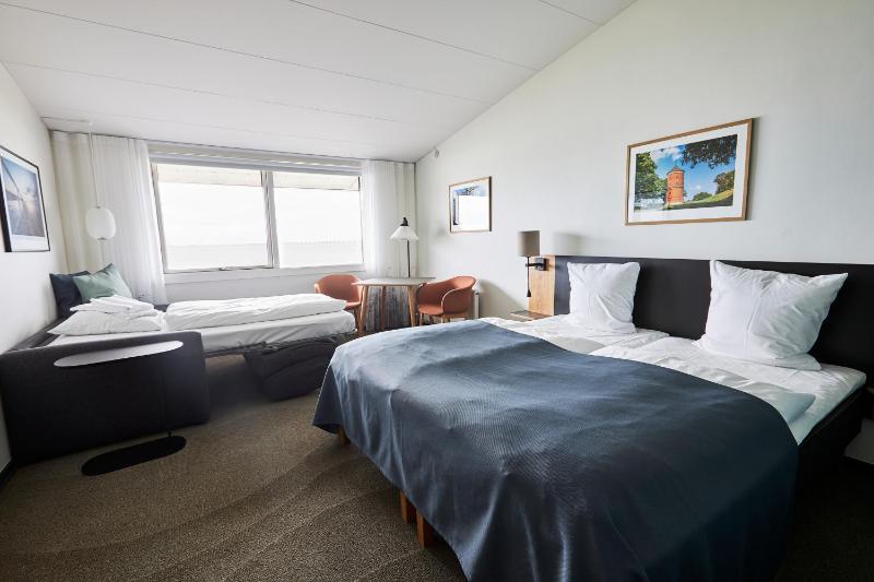 Triple Room with Sea View image 1
