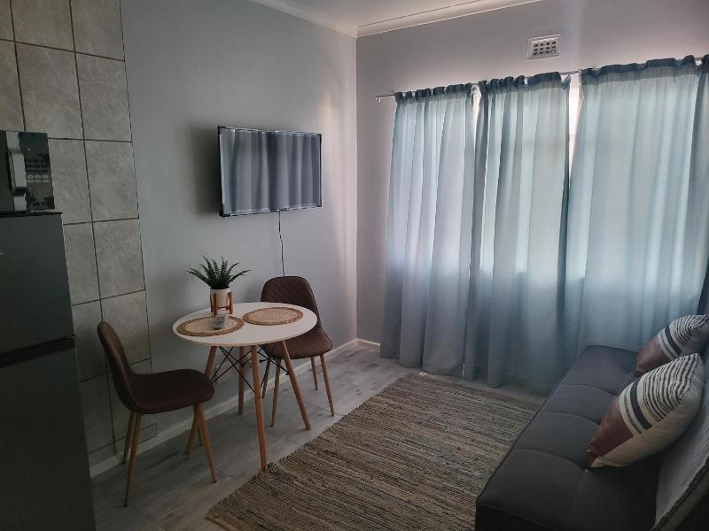 No9@Mosselbay - Entire 1 Bedroom Apartment with Ocean View in Mossel Bay Central Images