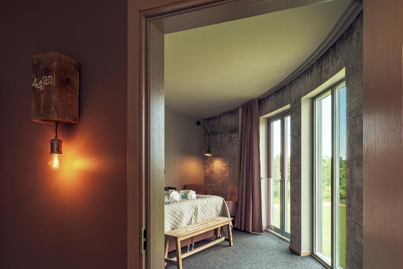 Double or Twin Room image 4