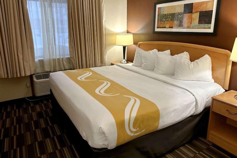 King Suite with Sofa Bed - Non Smoking image 1