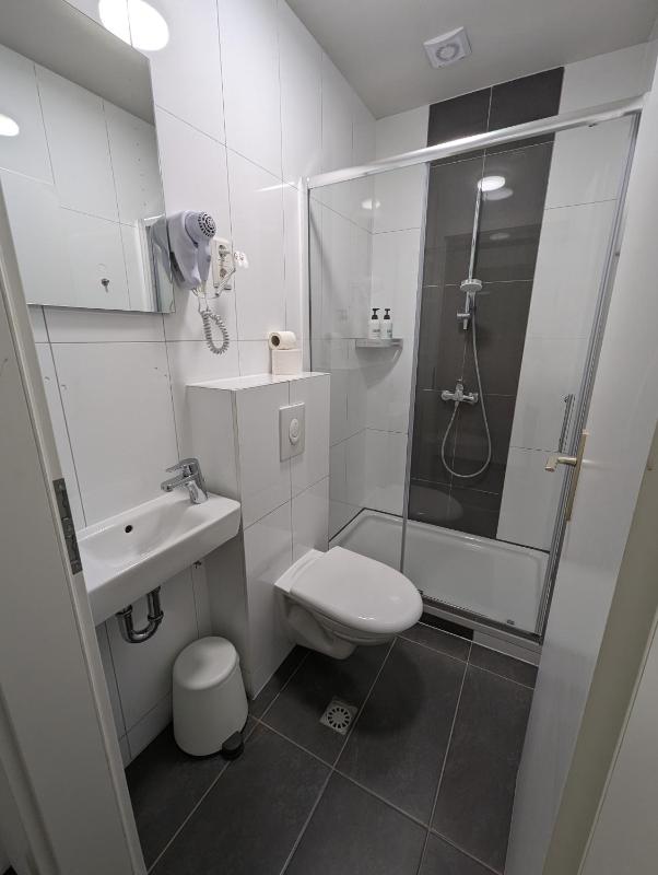 Single Room image 3