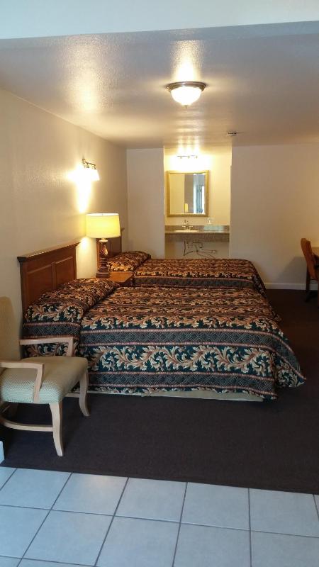 Deluxe Queen Room with Two Queen Beds image 2