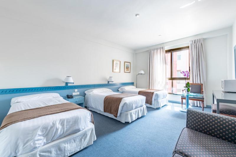 Standard Triple Studio image 1