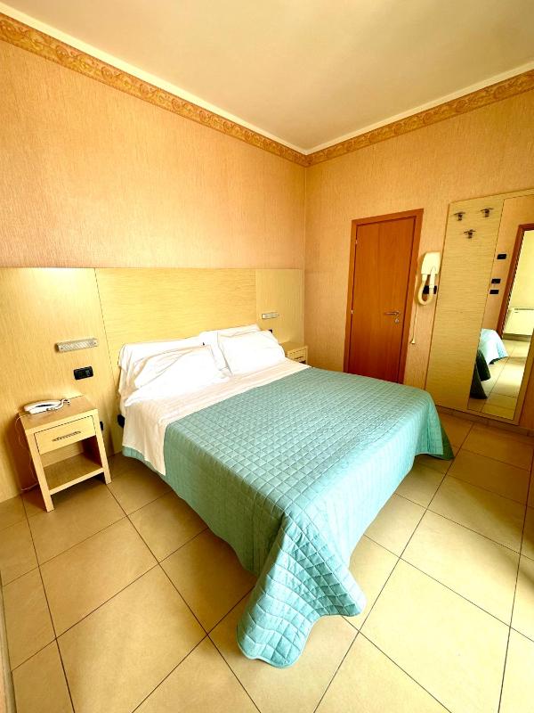 Superior Double or Twin Room with Sea View image 2