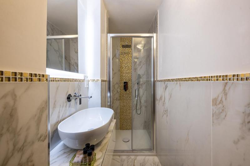Double Room image 2