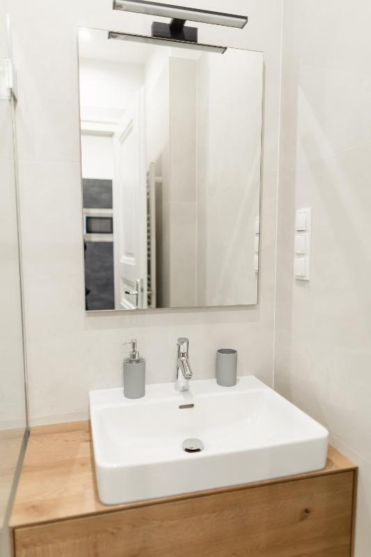 Deluxe Double Room with Balcony image 3