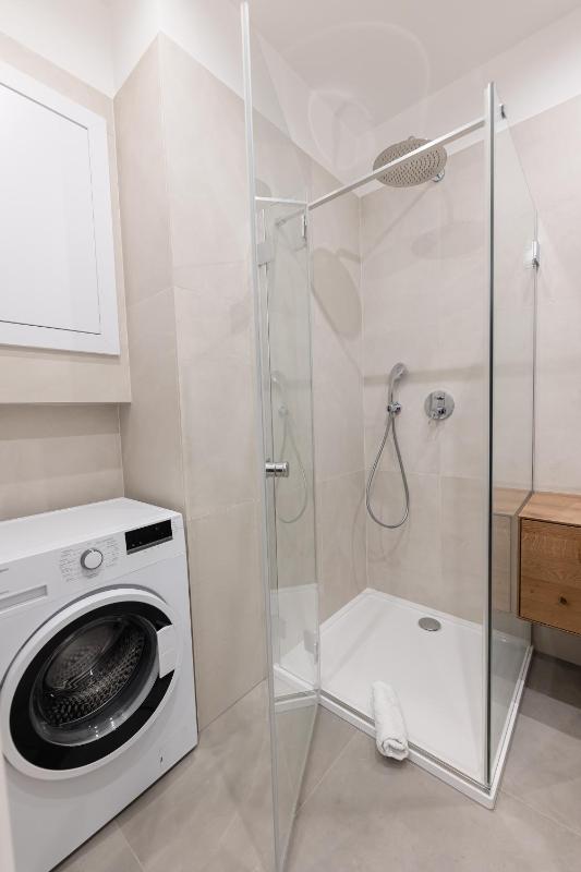 Deluxe Double Room with Balcony image 2