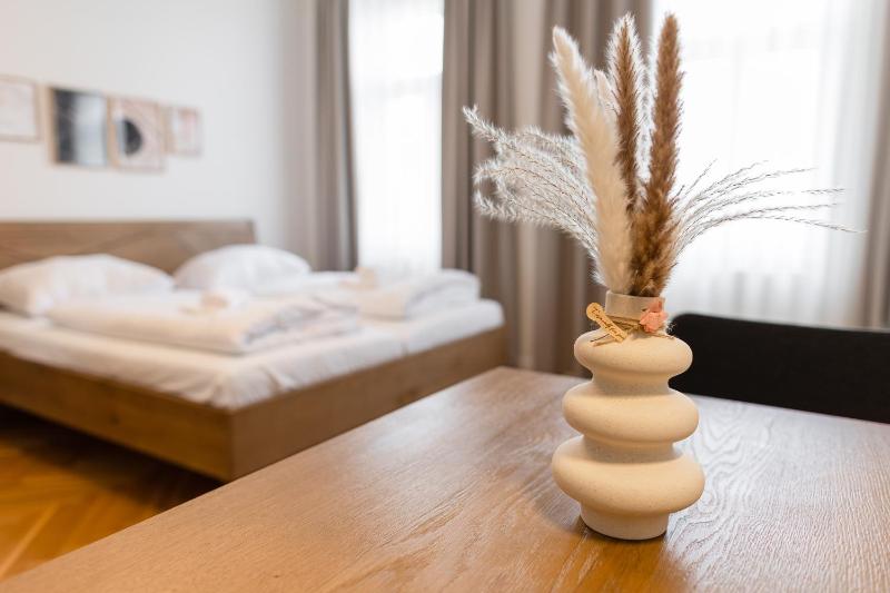 Deluxe Studio image 4