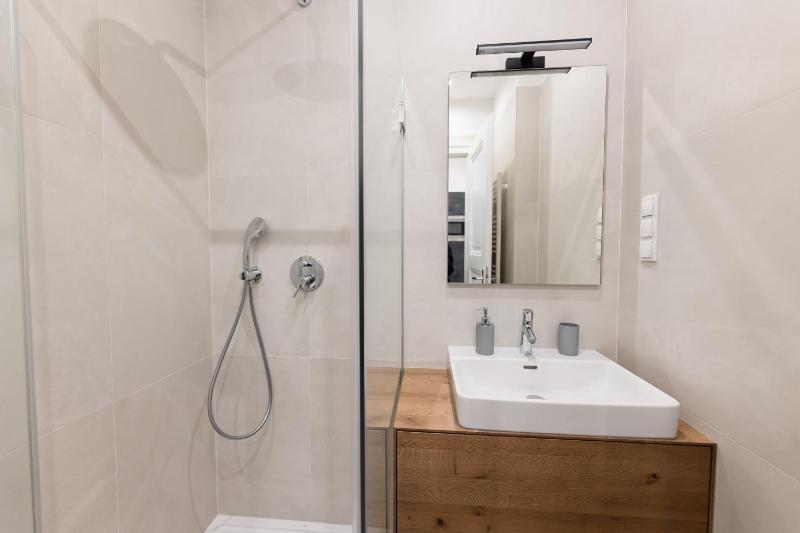 Deluxe Double Room with Balcony image 4