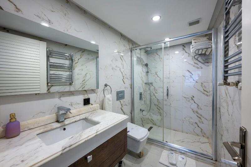 Standard Double Room image 2