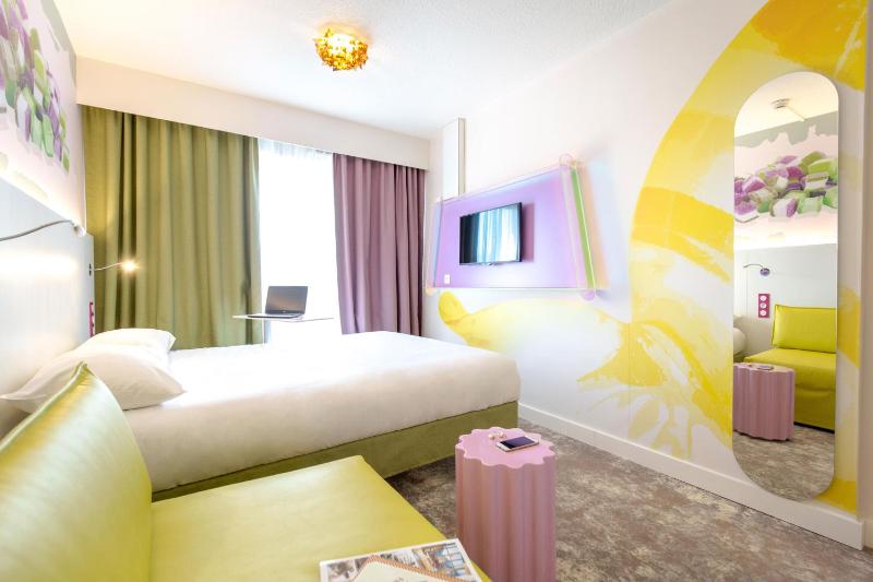 Standard Double Room with Sofa image 2