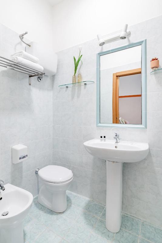 Standard Single Room image 3