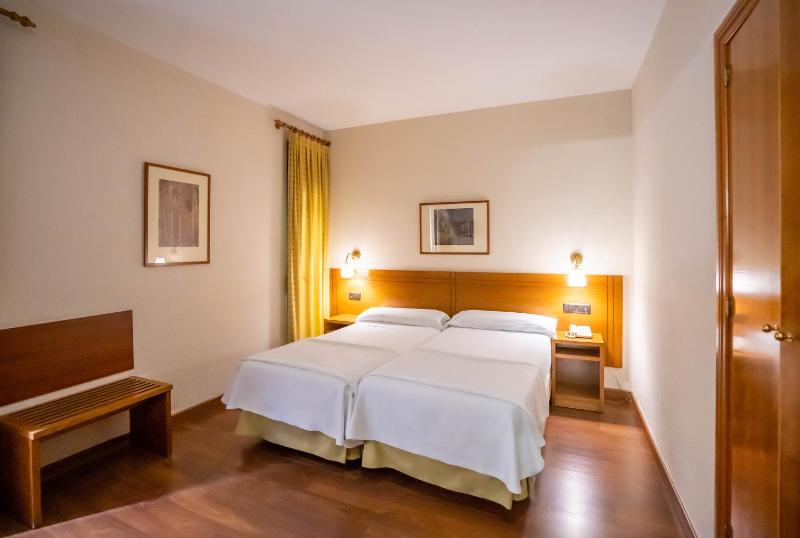 Double or Twin Room image 3