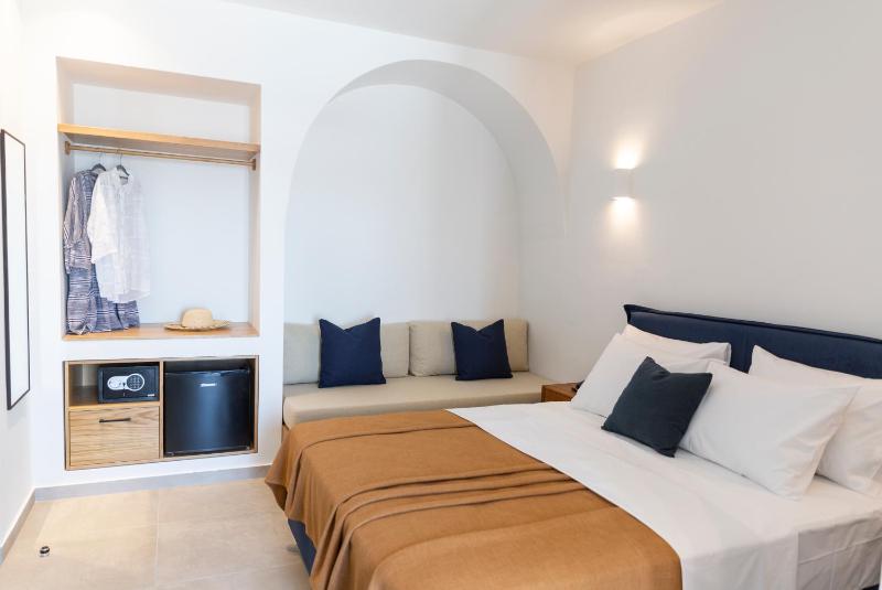Triple Room with Balcony image 1