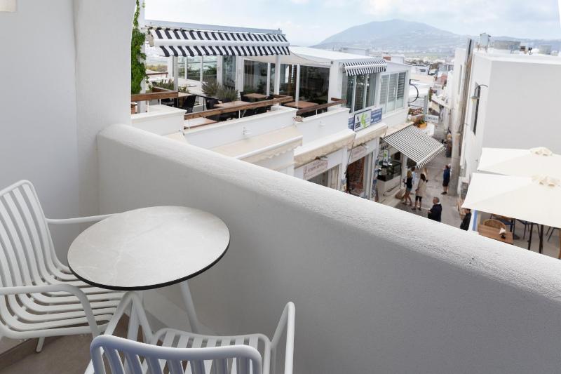 Double Room with Balcony image 2