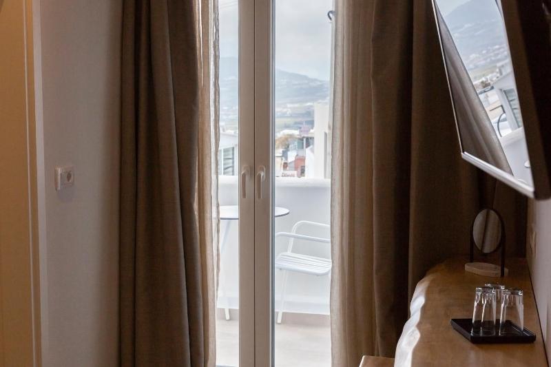 Double Room with Balcony image 4