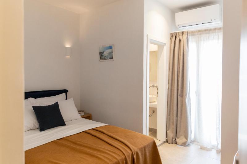 Double Room with Balcony image 3