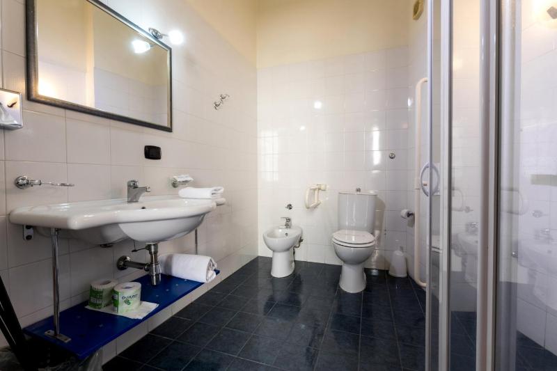 Budget Single Room image 4