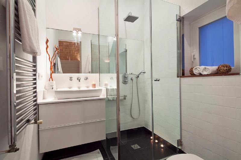 Cathedral Apartment - image 7