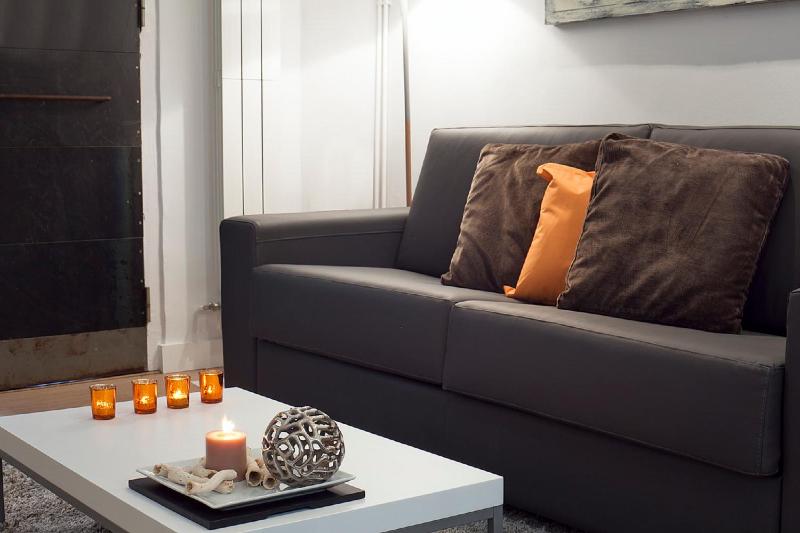 Cathedral Apartment - image 16