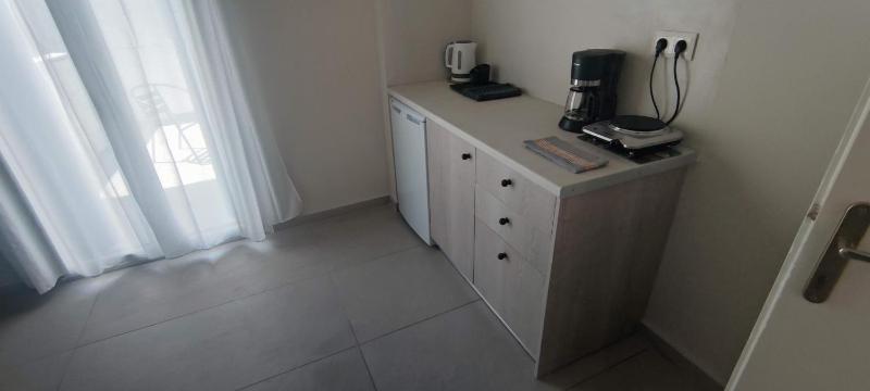 One-Bedroom Apartment image 4