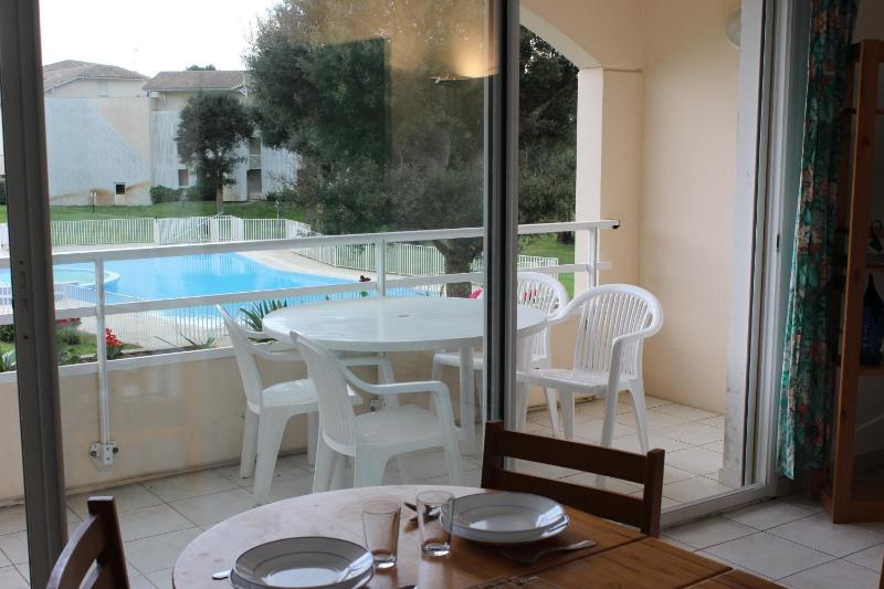 One-Bedroom Apartment with Pool View image 3