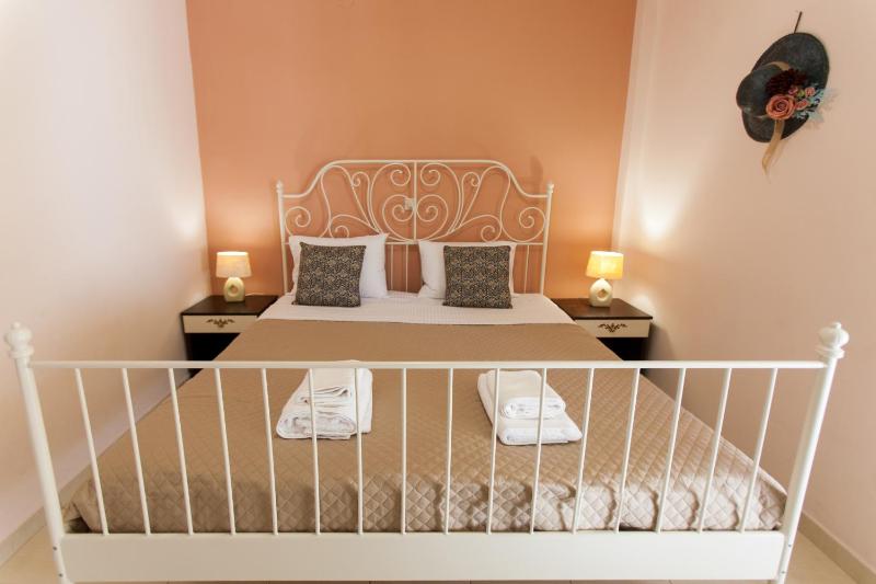 Double Room with Balcony image 4