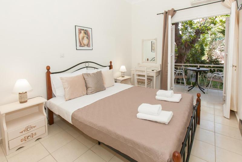 Double Room with Balcony image 3